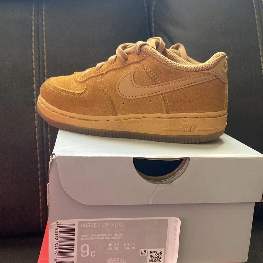 Toddler size 9 Air Force 1 light brown wheat
Callout - tip toe light wear - Picture 2 of 6